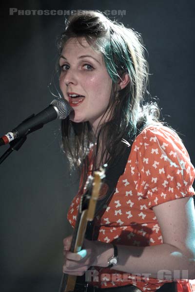 THE LONG BLONDES - 2008-04-26 - PARIS - La Maroquinerie - Emma Chaplin